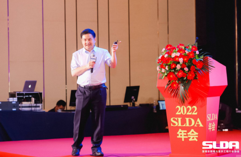 4 中國農業(yè)科學院都市農業(yè)研究所黨委書記、國際歐亞科學院院士楊其長解讀農業(yè)LED及其植物工廠進展與趨勢